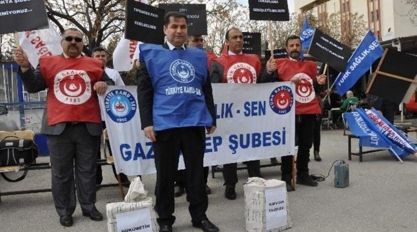 T&uuml;rk Sağlık-sen Torba Yasaları Protesto Etti