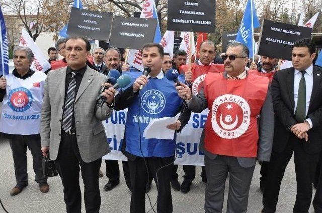 Türk Sağlık-sen Torba Yasaları Protesto Etti