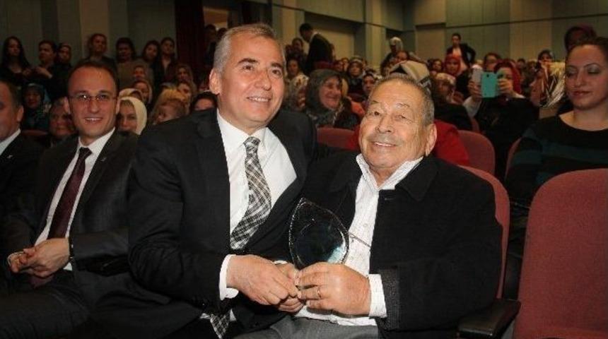 Mikrokredi İle İş Sahibi Olan Kadınlara Plaket