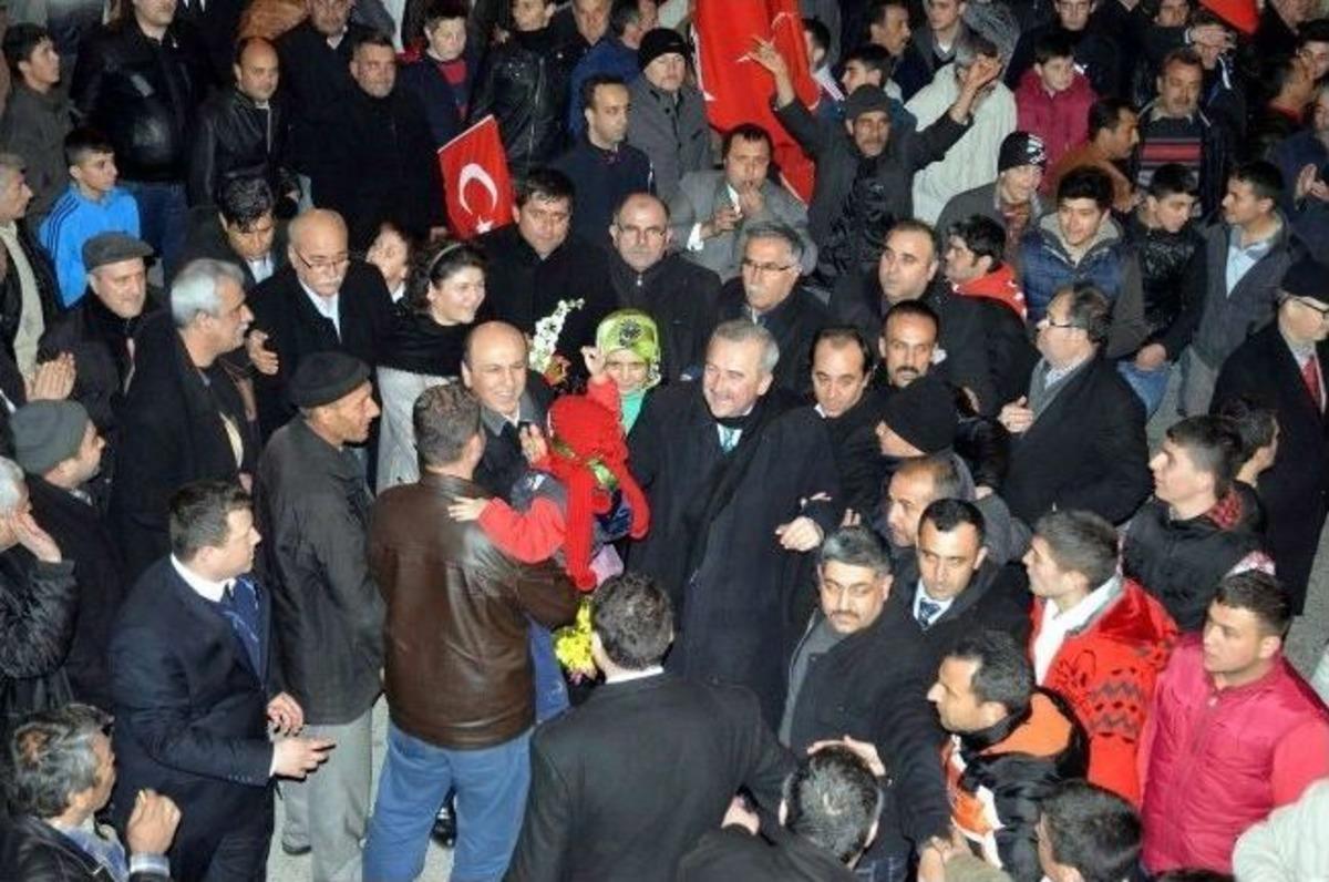 Edremit&rsquo;te Mhp Caddelere Sığmadı