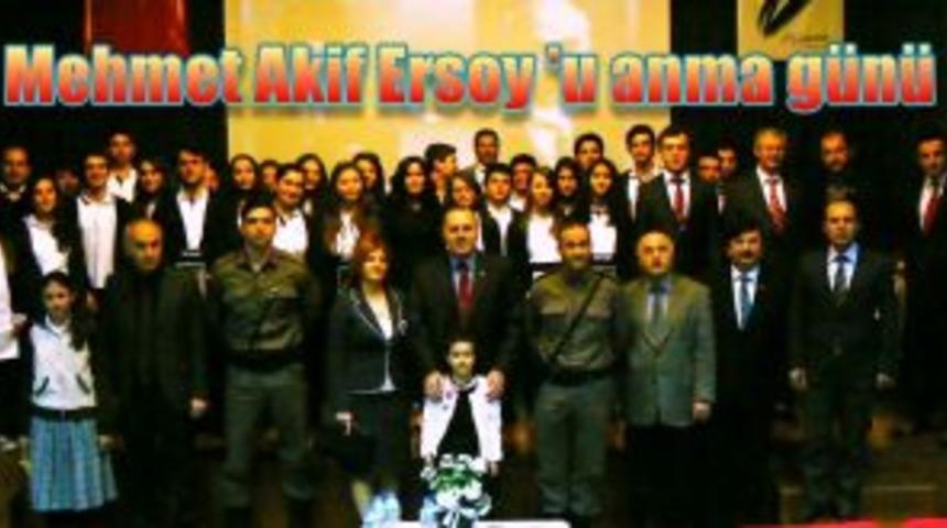 Hendek Anadolu Lisesi Mehmet Akif Ersoy'u anma g&uuml;n&uuml; proğramı d&uuml;zenledi