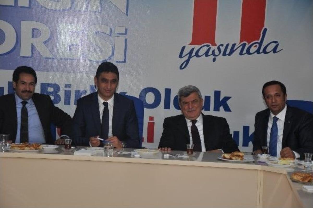 Başkan Karaosmanoğlu Dilovası Belediye Meclis &Uuml;yesi Adaylarıyla Bir Araya Geldi