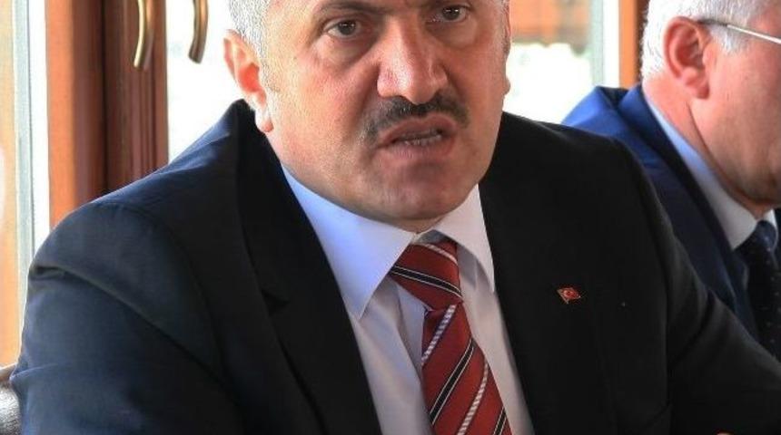 Saadet Partili &Ccedil;ayeli Belediye Başkan Adayı D&uuml;nya Liderlerinden Aldığı Mesajları Okudu