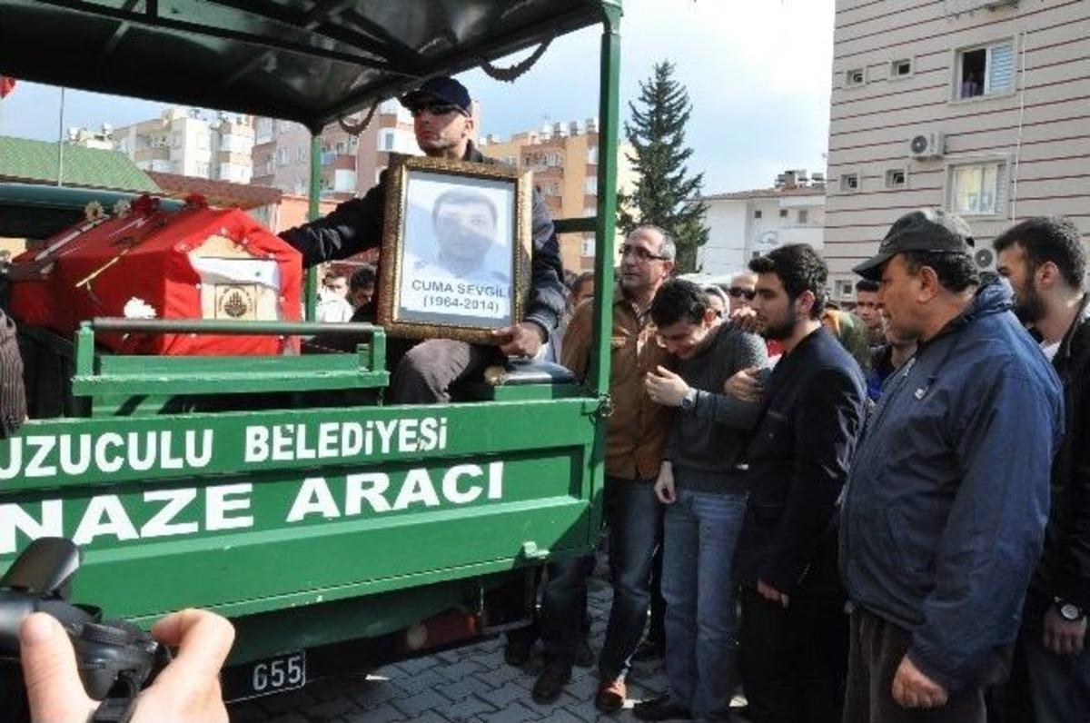 Kalp Krizi Ge&ccedil;iren Polis Memuru Toprağa Verildi