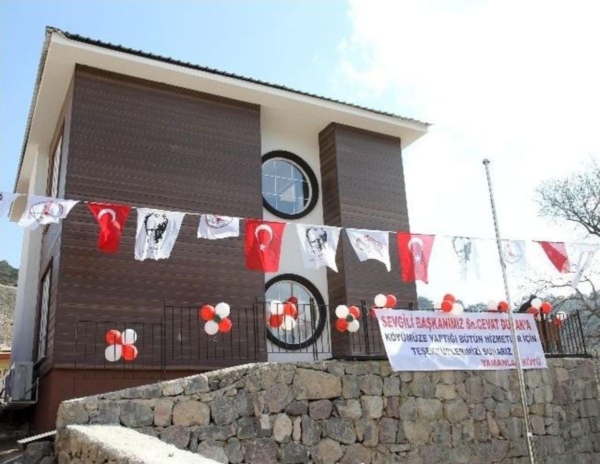 Başkan Durak Yamanlar K&ouml;y&uuml;'ne Hizmet Yağdırdı