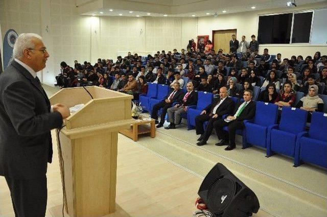 B&uuml;&rsquo;de &lsquo;istiklal Marşı Ve Mehmet Akif&rsquo; Konferansı Verildi 2