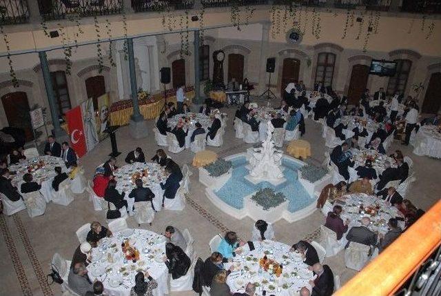 Uşak Belediye Meclisi nde Veda Gecesi D&uuml;zenlendi 1