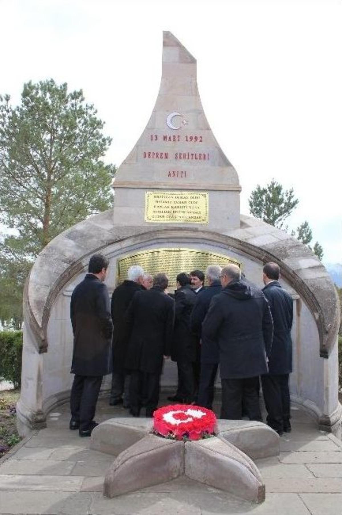 Erzincan&rsquo;da Deprem Şehitleri Dualarla Anıldı
