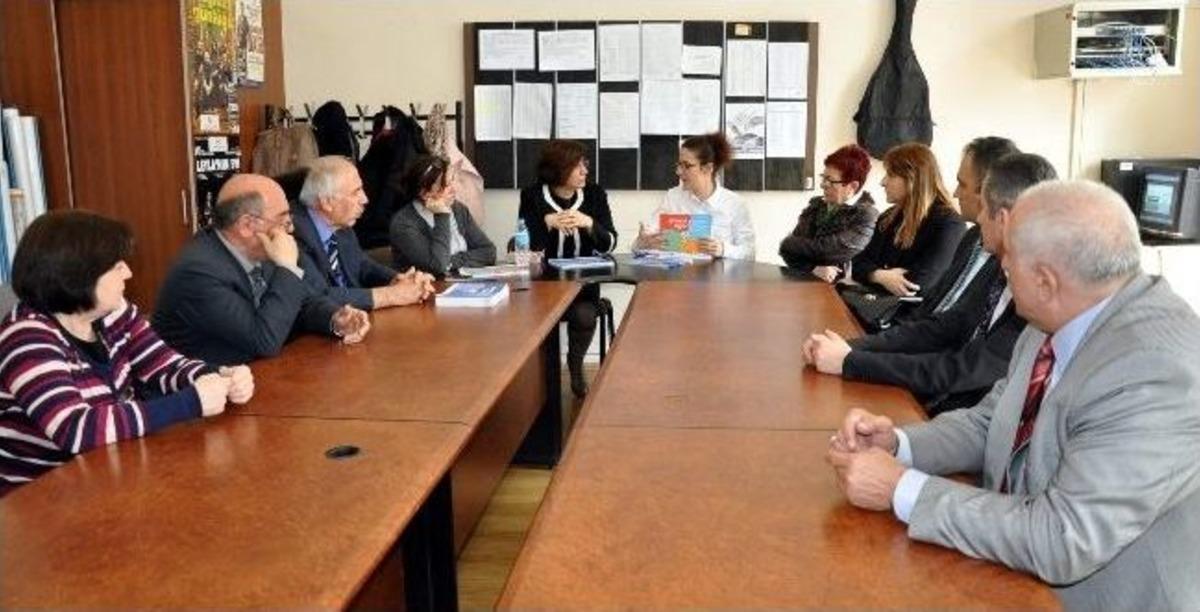 &ldquo;g&uuml;venli Yaşamı &Ouml;ğreniyorum&rdquo; Projesi Kapsamında &Ouml;rencilere Kitap Dağtımı Yapıldı