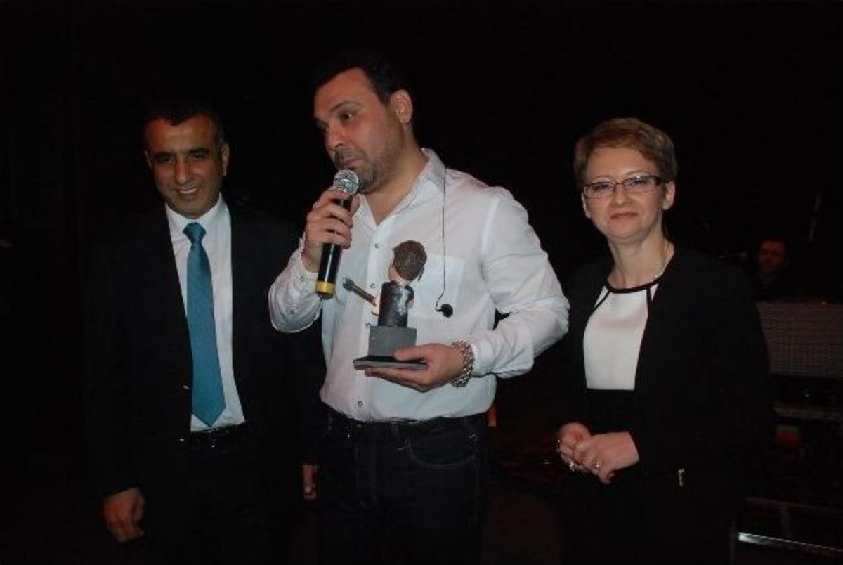 Yaşar, Gen&ccedil;leri Coşturdu