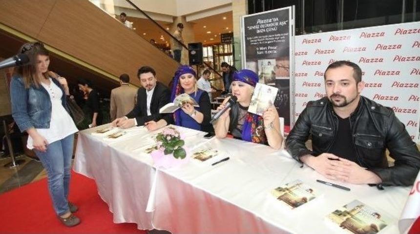 &ldquo;aşk&rdquo; Yazarları İmza Dağıttı