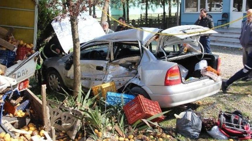 Sakarya'da Trafik Kazası: 1 &Ouml;l&uuml;, 4 Yaralı