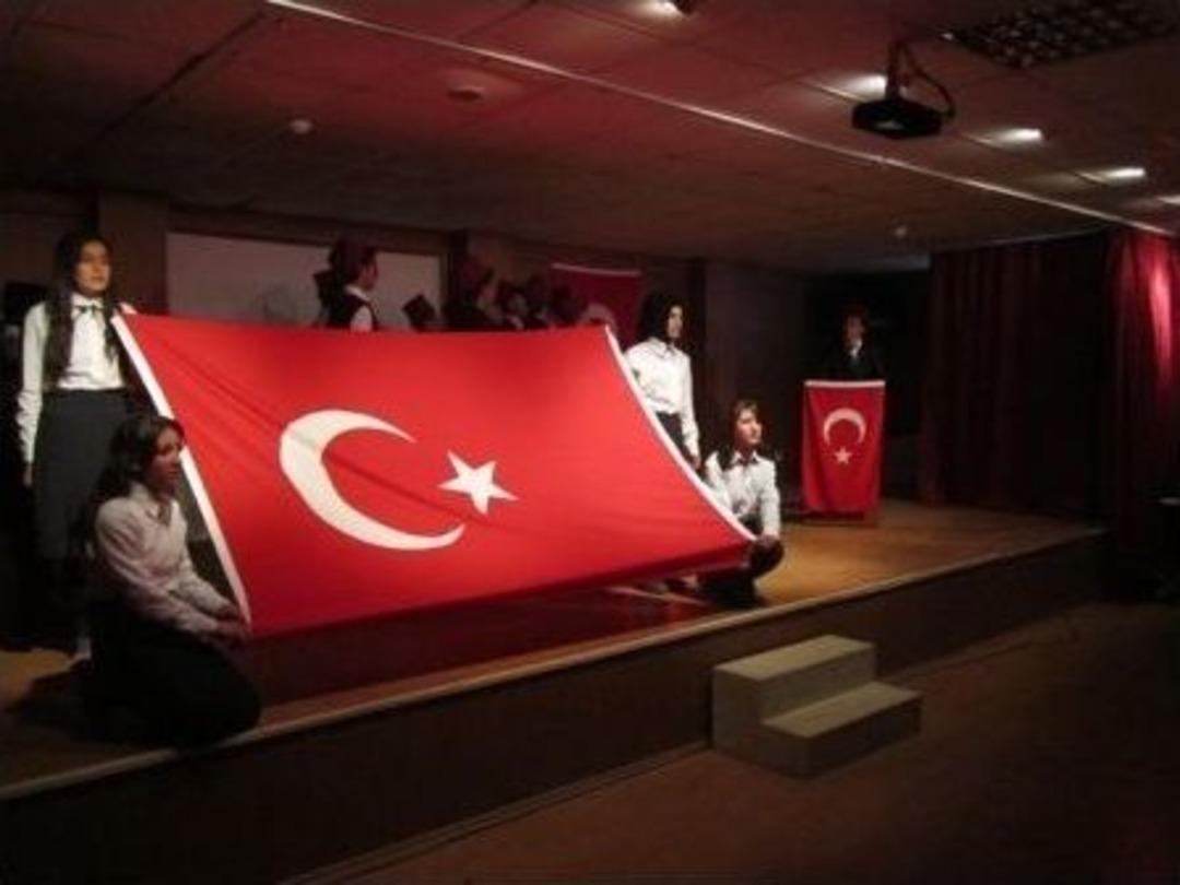 &Ccedil;aldıran&rsquo;da &lsquo;istiklal Marşı&rsquo;nın Kabul&uuml; Ve &lsquo;mehmet Akif Ersoy&rsquo;u Anma Programı D&uuml;zenlendi