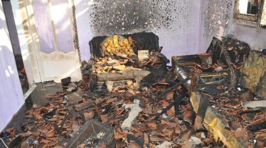 Yangın Bir Evi K&uuml;le &Ccedil;evirdi