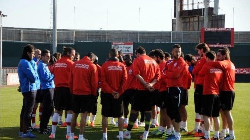 Medical Park Antalyaspor, Akhisar Belediyespor Ma&ccedil;ı Hazırlıklarını S&uuml;rd&uuml;r&uuml;yor