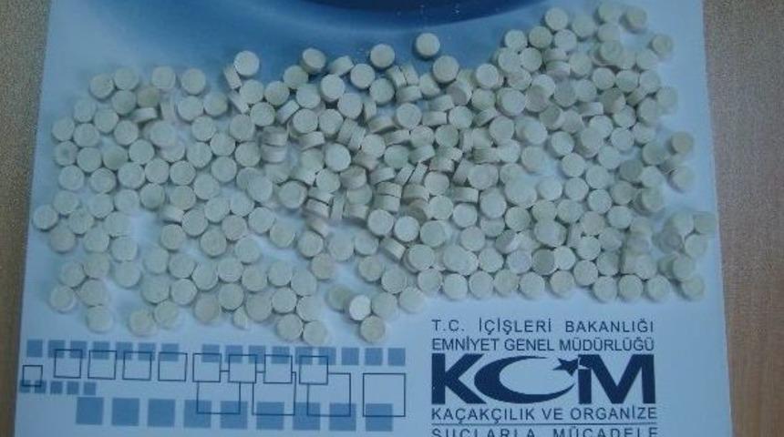 Kocaeli'de 354 Adet Ecstasy Hap İle 959 Gram Esrar Ele Geçirildi