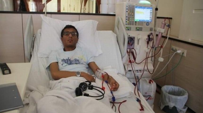 &Ccedil;aresiz Anne, Yardım Bekliyor