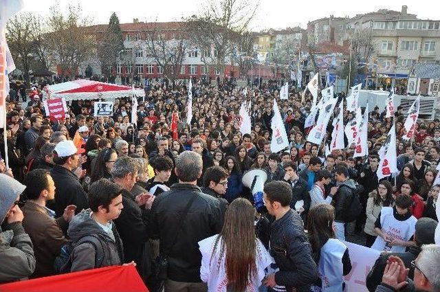 L&uuml;leburgaz Berkin Elvan İ&ccedil;in Ayakta 1