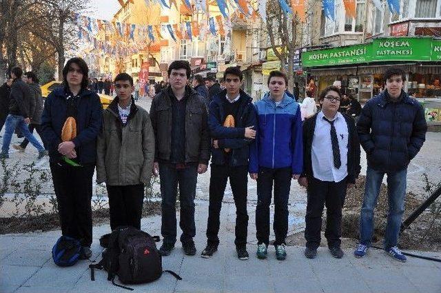 L&uuml;leburgaz Berkin Elvan İ&ccedil;in Ayakta 3