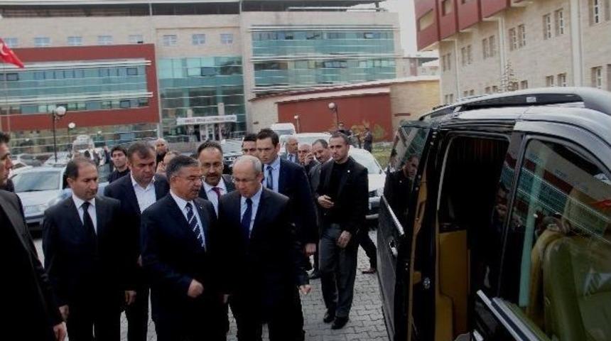 Milli Savunma Bakanı İsmet Yılmaz Iğdır &Uuml;niversitesi&rsquo;nde