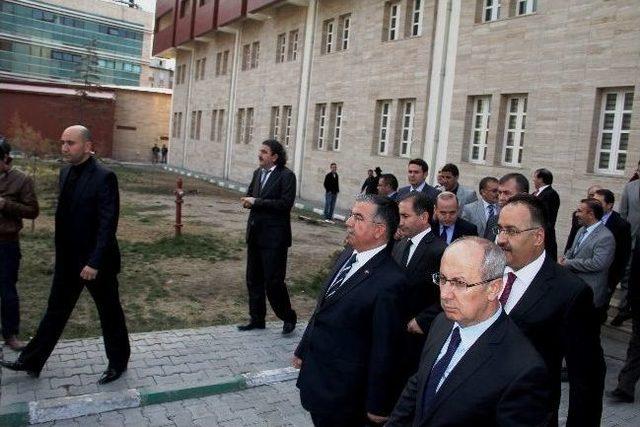Milli Savunma Bakanı İsmet Yılmaz Iğdır &Uuml;niversitesi&rsquo;nde 2