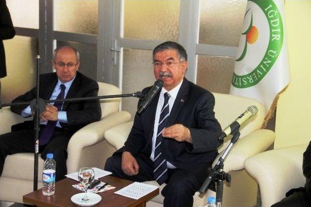 Milli Savunma Bakanı İsmet Yılmaz Iğdır &Uuml;niversitesi&rsquo;nde 3