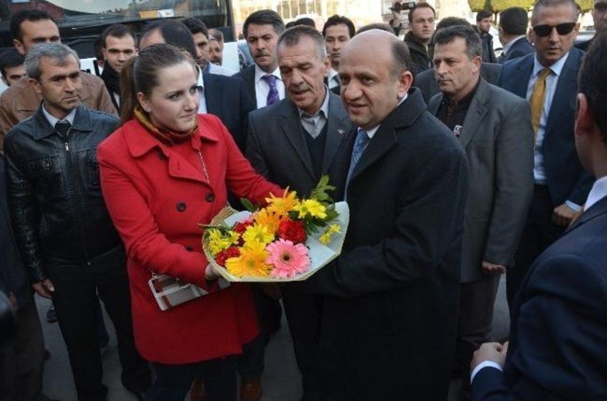 Bakan Işık, Akhisar&rsquo;da Se&ccedil;im B&uuml;rosu A&ccedil;tı