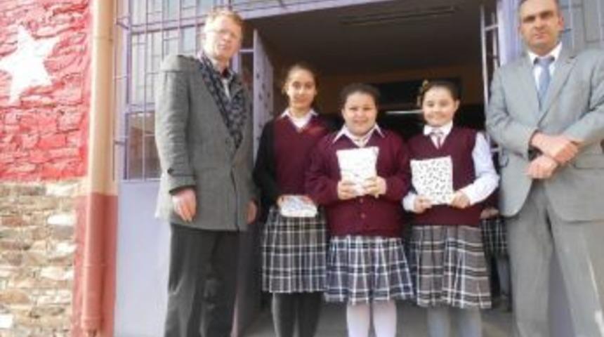 Kula 4 Eyl&uuml;l Ortaokulu'nda İstiklal Marşı Coşkusu