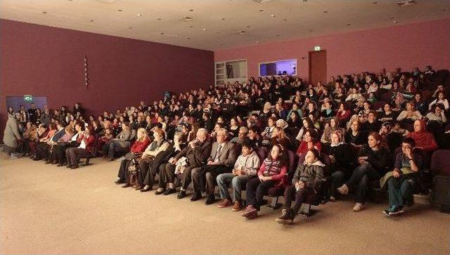 Bornovalı Kadınlar “kaneviçeli Oyunu” Sergilediler