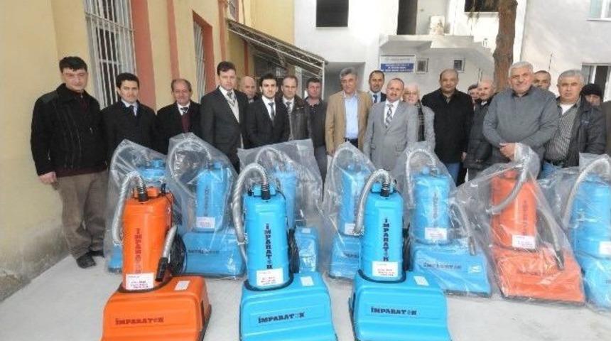 İnce'den Camilere Halı Temizleme Makinası