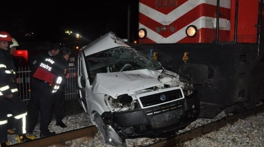 Uşak&rsquo;ta Hemzemin Ge&ccedil;itte Kaza: 2 &Ouml;l&uuml;