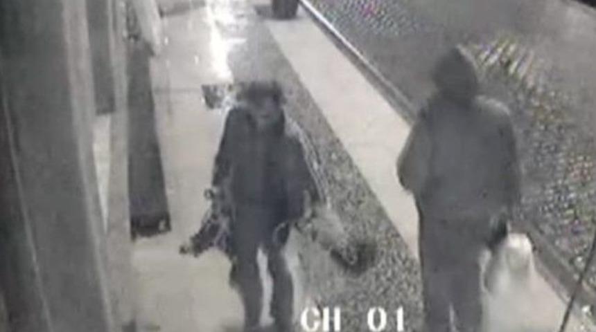(&ouml;zel Haber) Polise Aldırmayan Hırsız Yapı Marketi Soydu