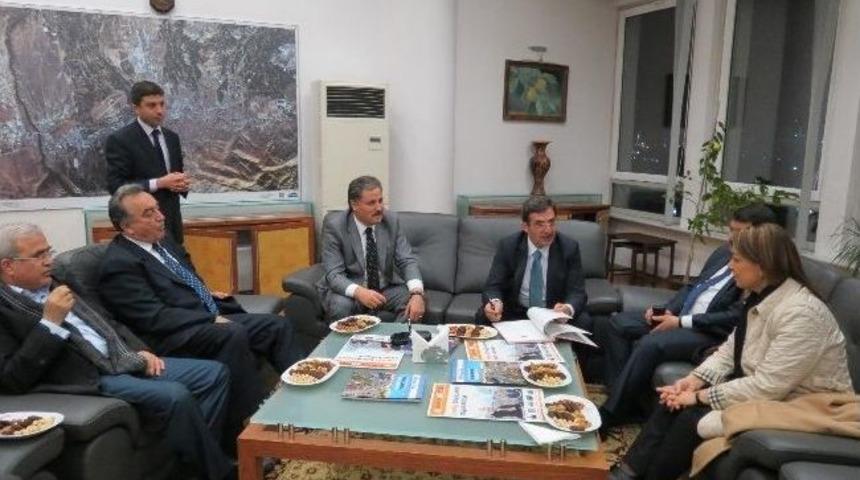 Bakan G&uuml;ll&uuml;ce&rsquo;den Malatya Belediyesi&rsquo;ni Ziyaret