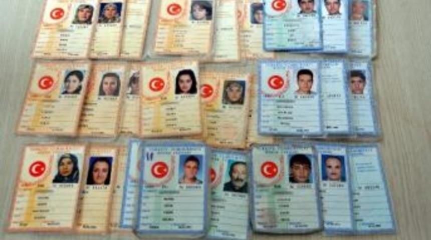 Hastanede Unutulan Onlarca Kimlik Sahiplerini Bekliyor