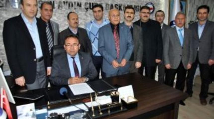 Gen&ccedil;lik Kendisini Değersiz G&ouml;r&uuml;yor