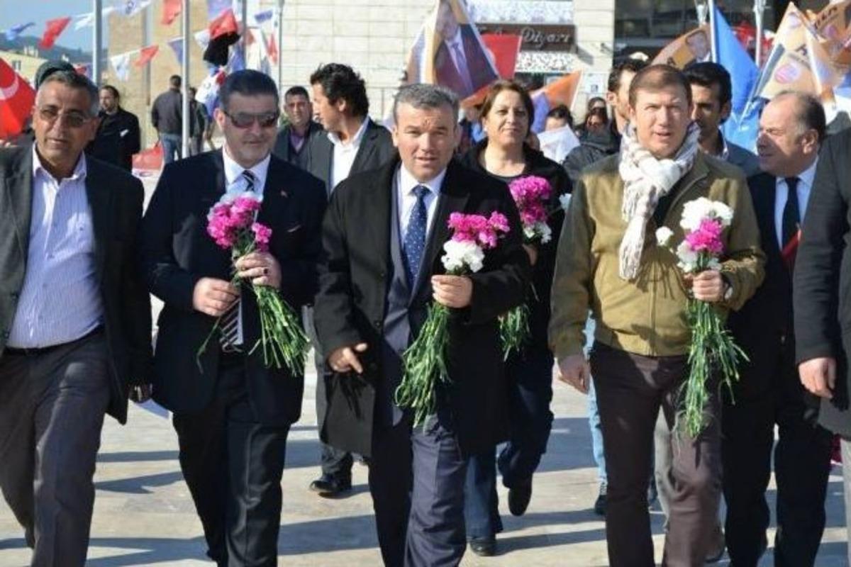 Urla'da Ak Partili Eroğlu Ve &Ccedil;olak Esnafı Ziyaret Etti