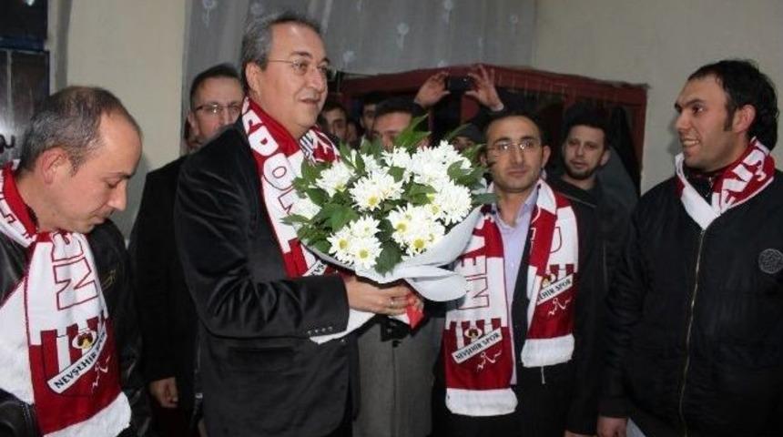 Belediye Başkanı &Uuml;nver&rsquo;den Nevşehirspor Taraftarlarını Sevindiren Haber;