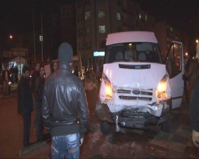 Van’da Trafik Kazası; 4 Yaralı