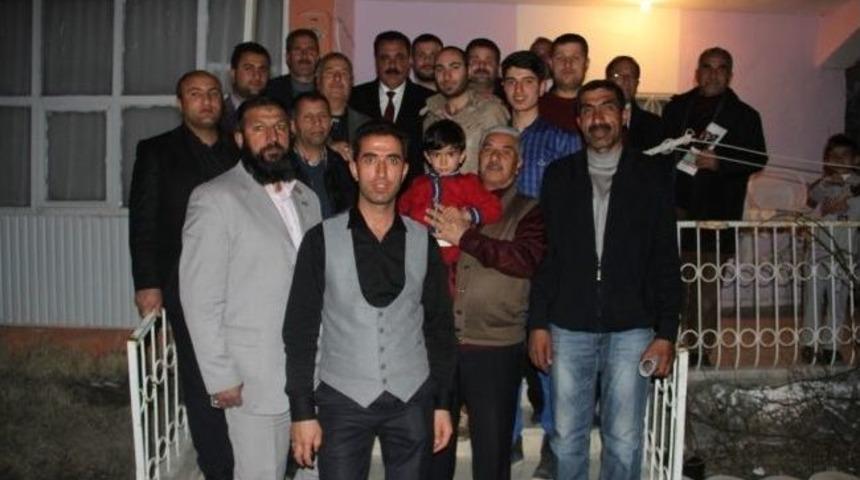 Ak Parti Edremit Belediye Başkan Adayı Ko&ccedil;, Kapı Kapı Gezerek Projelerini Halka Anlatıyor