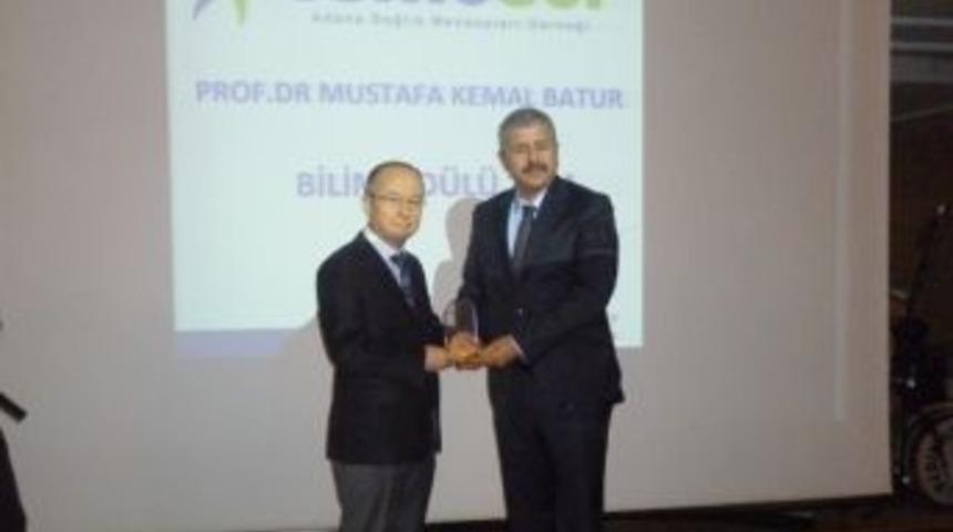 Prof. Dr. Batur'a Bilim &Ouml;d&uuml;l&uuml;