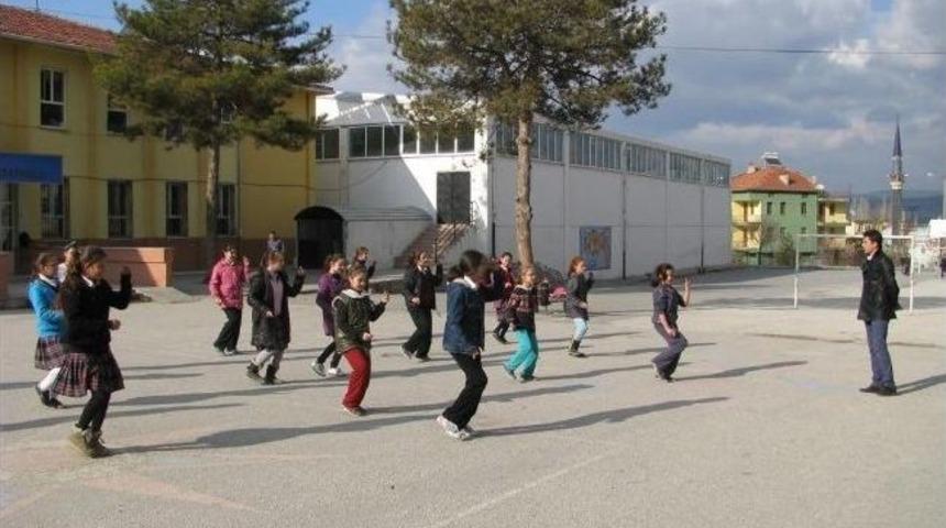&Uuml;cretli &Ouml;ğretmenden &Uuml;cretsiz Folklor Kursu