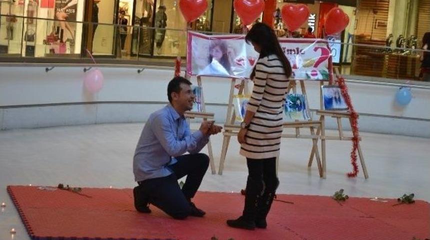 Kahramanmaraş Piazza&rsquo;da Unutulmaz Evlenme Teklifi