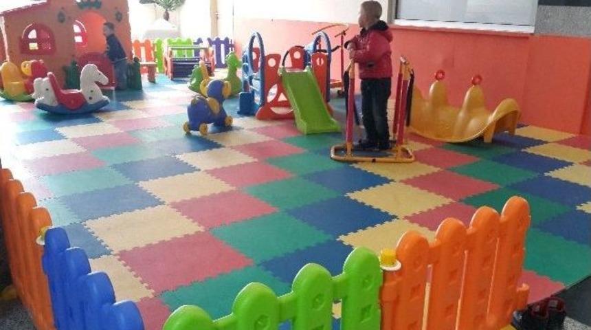 Kelkit'te Hastane İ&ccedil;inde &Ccedil;ocuk Parkı