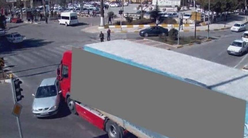 Adıyaman'da Meydana Gelen İlgin&ccedil; Kazalar Mobese&rsquo;de