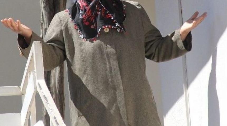 Kadın Doktor Delge&ccedil; İle Yaşlı Kadını Darp Etti