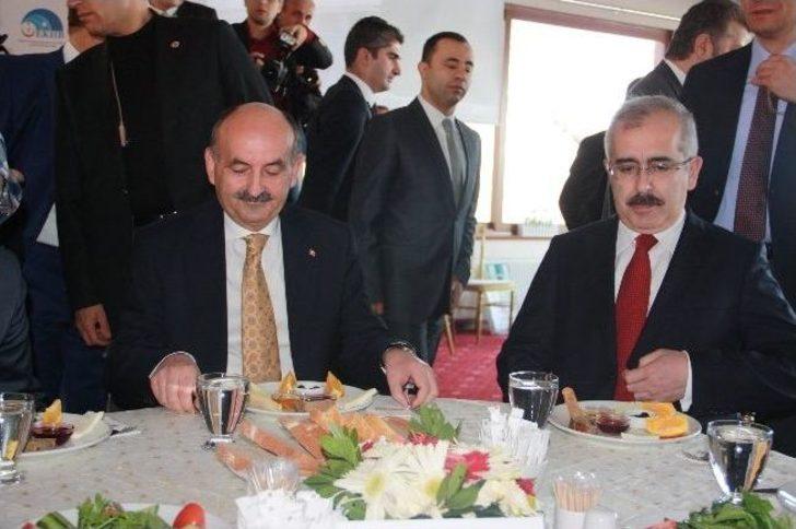 Sağlık Bakanı Dr. Müezzinoğlu, Tıp Bayramında Edirne’de Sağlık Çalışanlarıyla Kahvaltıda Bir Araya Geldi G1