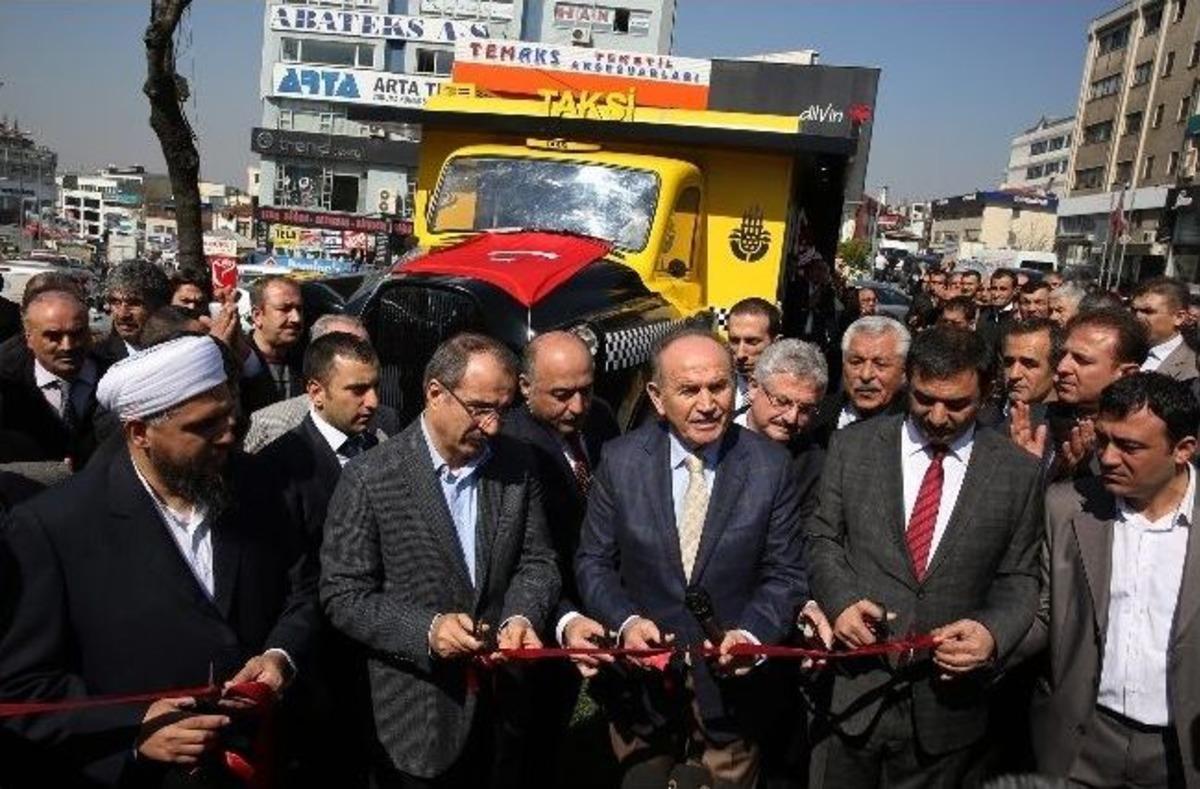 Kadir Topbaş Taksi Durağında Telefona Baktı, Direksiyona Ge&ccedil;erek M&uuml;şteri Taşıdı