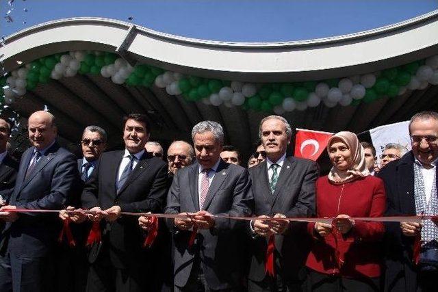 Arınç, Ödüllü Pazar Park’ın Açılışını Yaptı