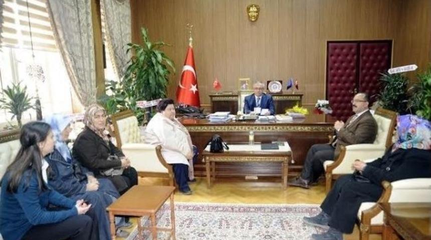 "yenik&ouml;y'de Birlikte Yeni Adımlar" Projesinde Yer Alan Kadınlar Vali Nayır'ı Ziyaret Etti