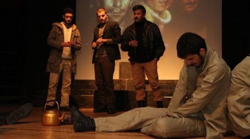 Nazım Sahnesinde Bir Avu&ccedil; &lsquo;deniz&rsquo;